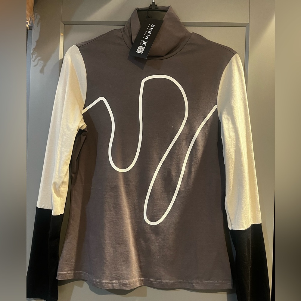 SHEIN x long sleeve graphic top